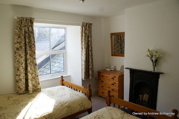 Riverside Cottage Twin Bedroom